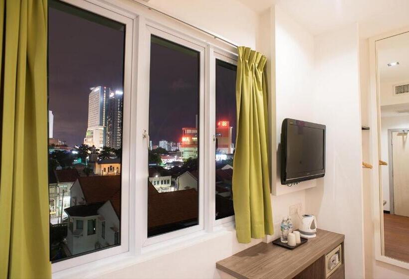 חדר משפחתי, Yan