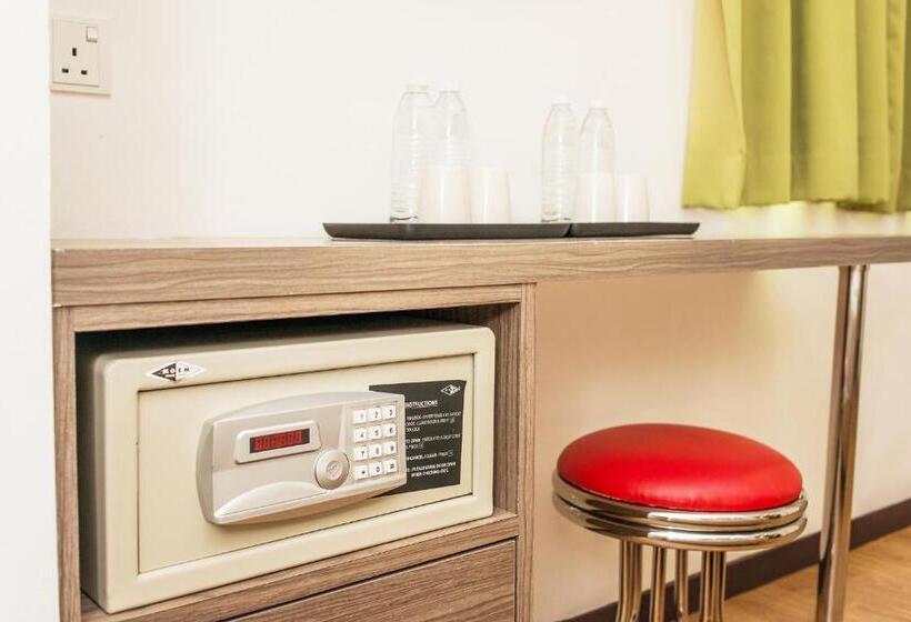 חדר סטודיו סטנדרד, Yan