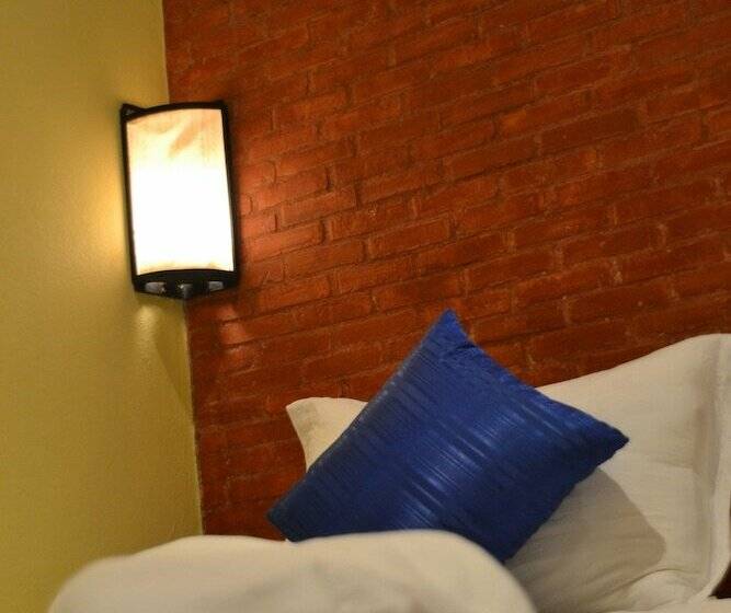 חדר סטנדרט, Inthira Thakhek