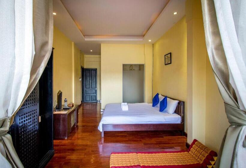 חדר דלוקס, Inthira Thakhek