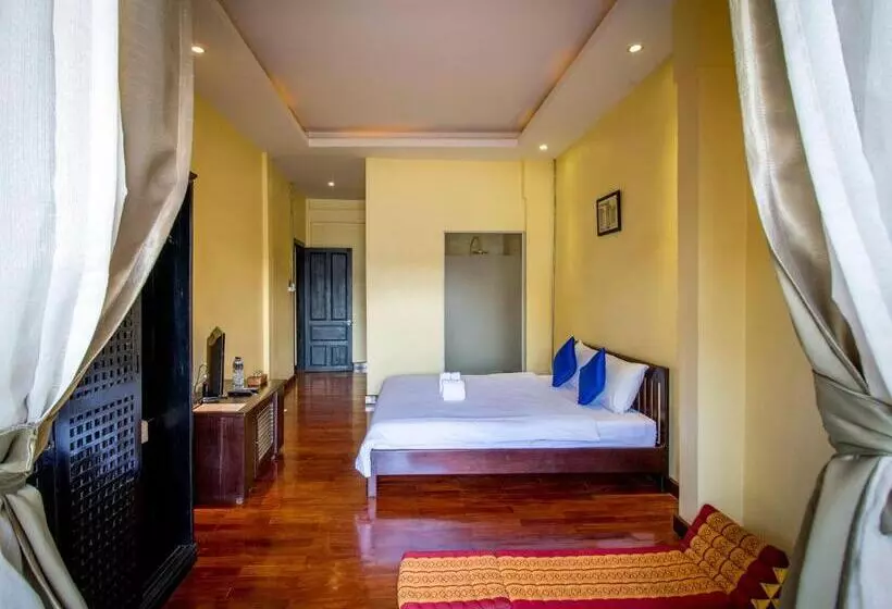 デラックスルーム, Inthira Thakhek