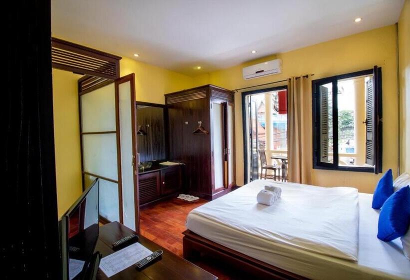 חדר דלוקס, Inthira Thakhek