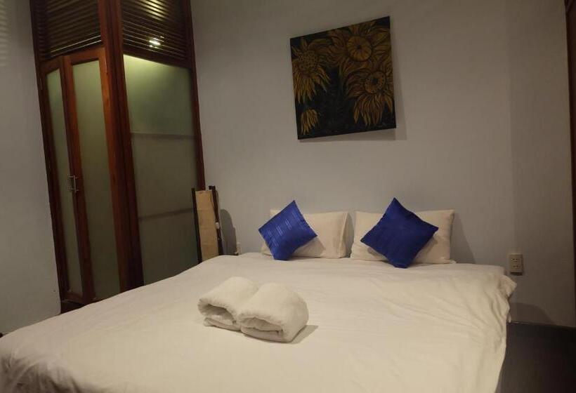 חדר סטנדרט, Inthira Thakhek