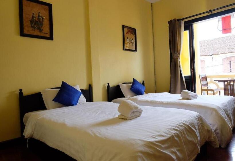 חדר דלוקס, Inthira Thakhek