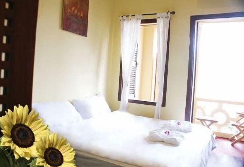 חדר דלוקס, Inthira Thakhek