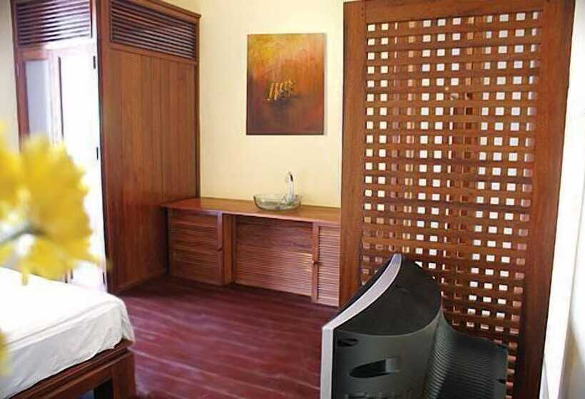 חדר דלוקס, Inthira Thakhek