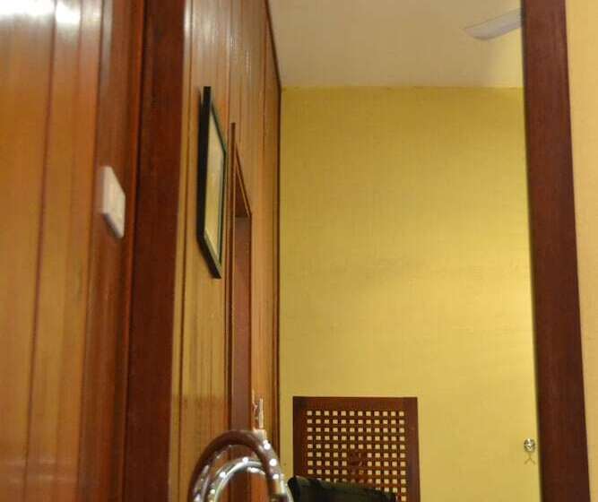 חדר דלוקס, Inthira Thakhek