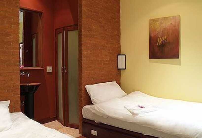 חדר סטנדרט, Inthira Thakhek