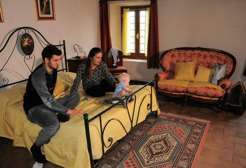 غرفة قياسية ثلاثية, La Corte