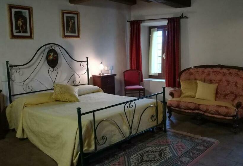 غرفة قياسية ثلاثية, La Corte