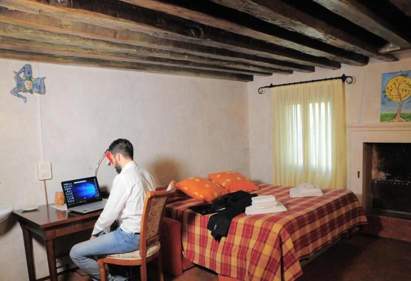 غرفة قياسية فردية حمام مشترك, La Corte