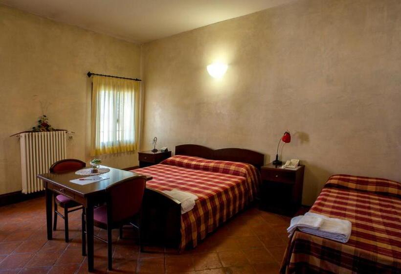 غرفة قياسية ثلاثية حمام مشترك, La Corte