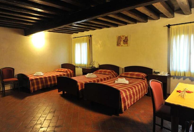 غرفة قياسية رباعية حمام مشترك, La Corte