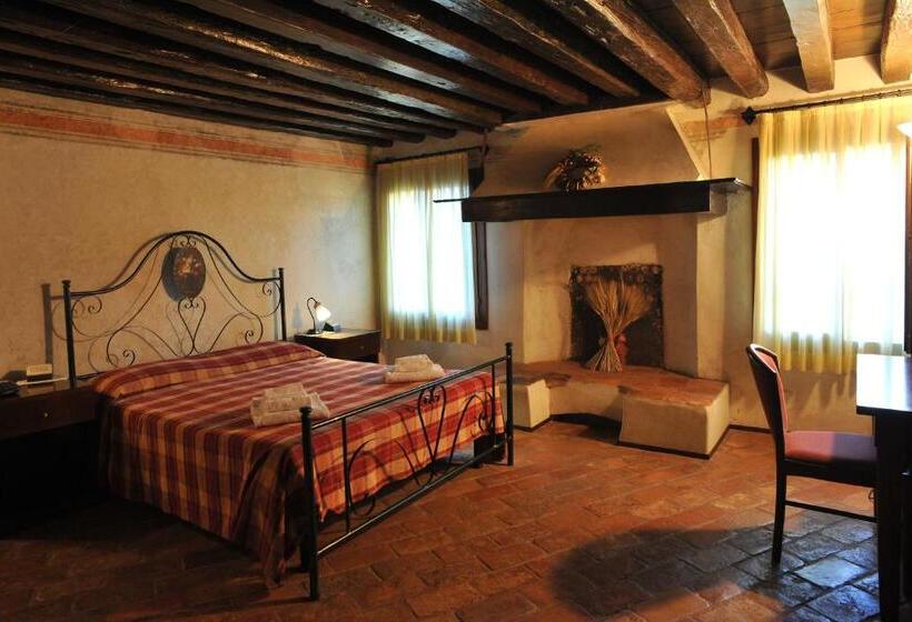 غرفة قياسية حمام مشترك, La Corte