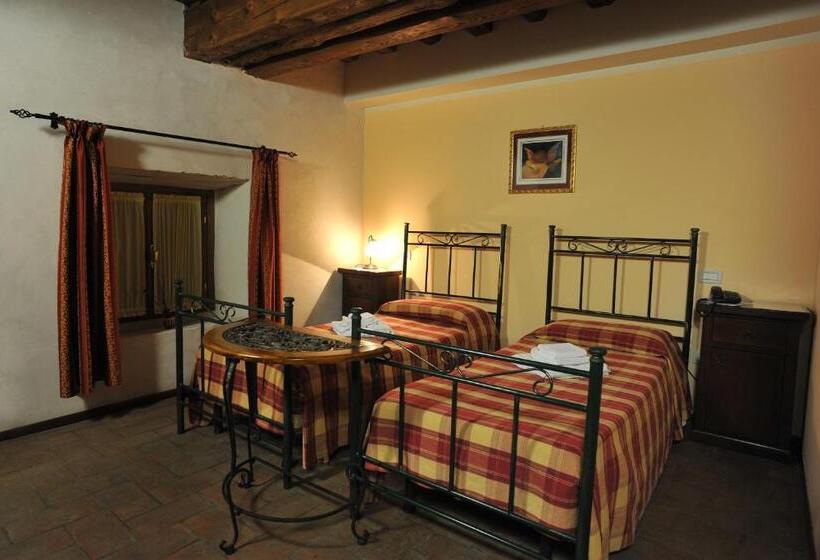 غرفة قياسية فردية, La Corte