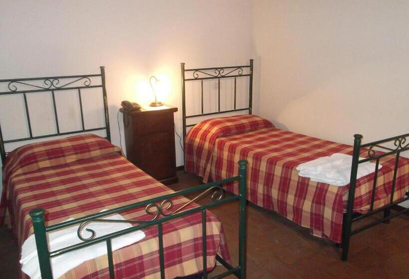 غرفة قياسية فردية, La Corte