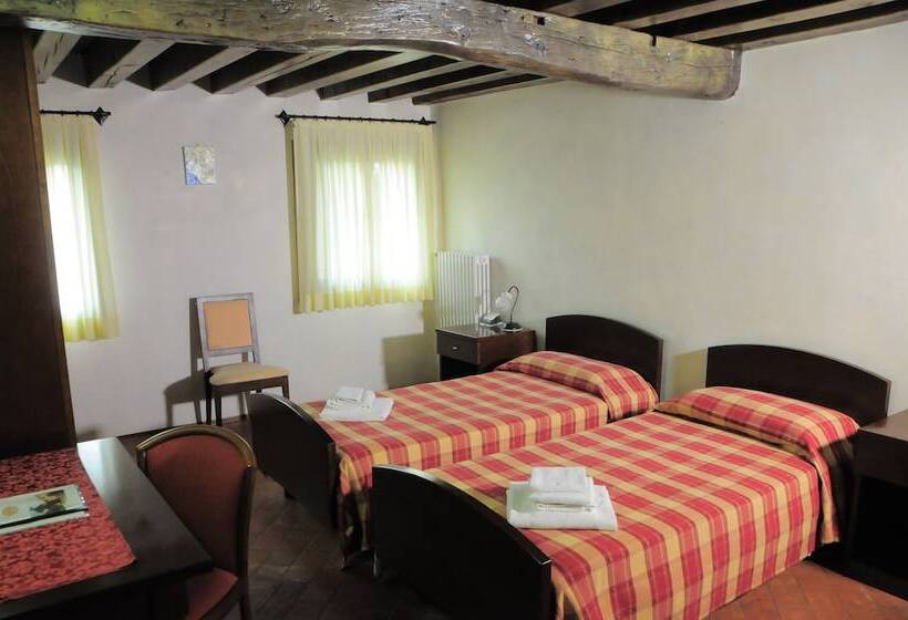 غرفة قياسية حمام مشترك, La Corte