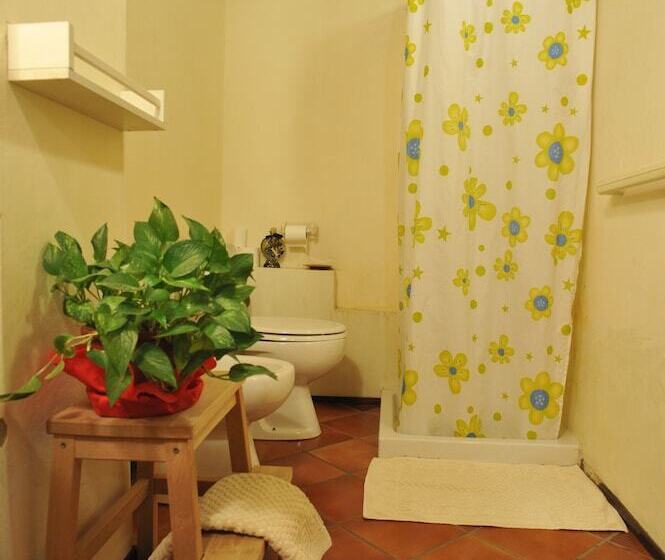 غرفة قياسية حمام مشترك, La Corte