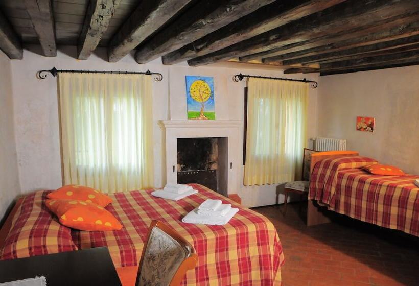 غرفة قياسية ثلاثية حمام مشترك, La Corte