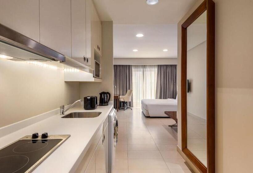 استودیو استاندارد با تراس, Levatio Suites Muscat, A Member Of Radisson Individuals