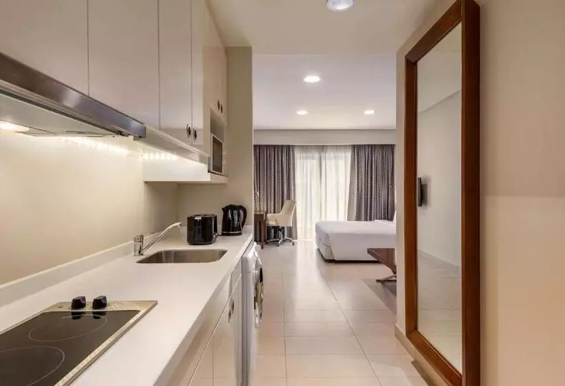 استودیو استاندارد با تراس, Levatio Suites Muscat, A Member Of Radisson Individuals