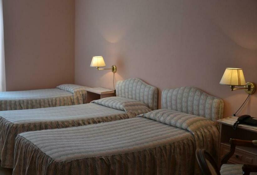 חדר סטנדרט לשלושה, Moderno