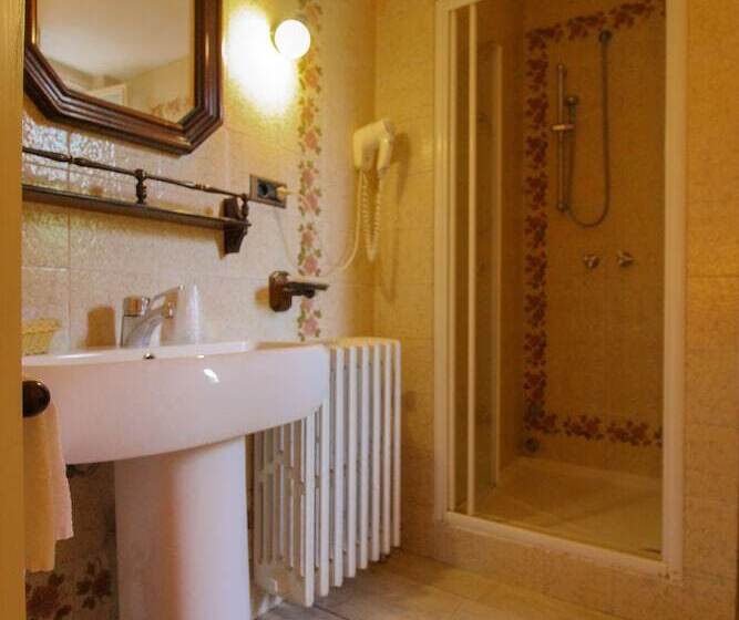 חדר סטנדרט לשלושה, Moderno