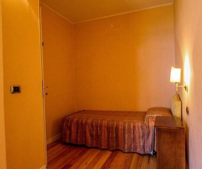 חדר סטנדרט לשלושה, Moderno