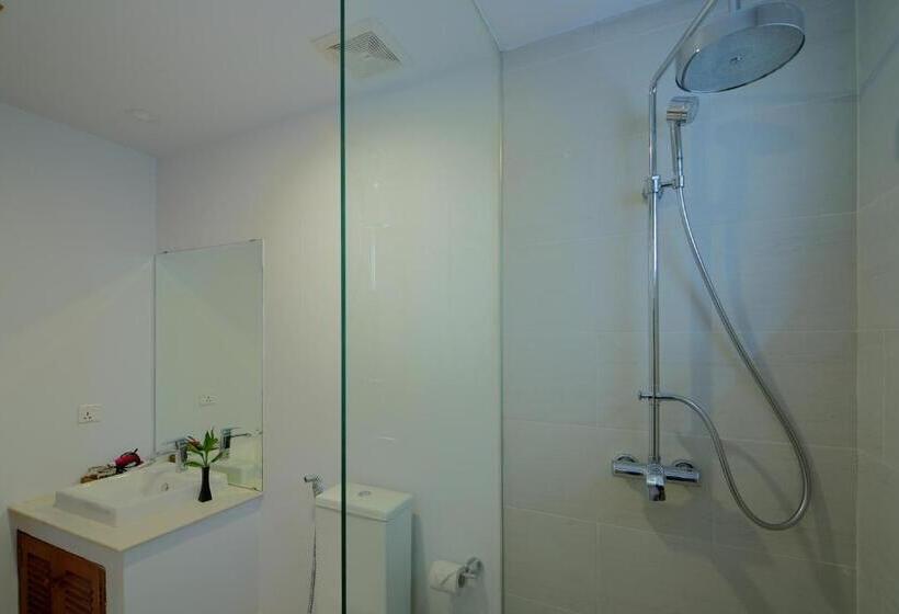 اتاق لوکس با چشم‌انداز شهر, Shadow Angkor Residence