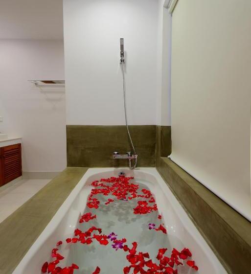 سوئیت با چشم‌انداز رودخانه, Shadow Angkor Residence