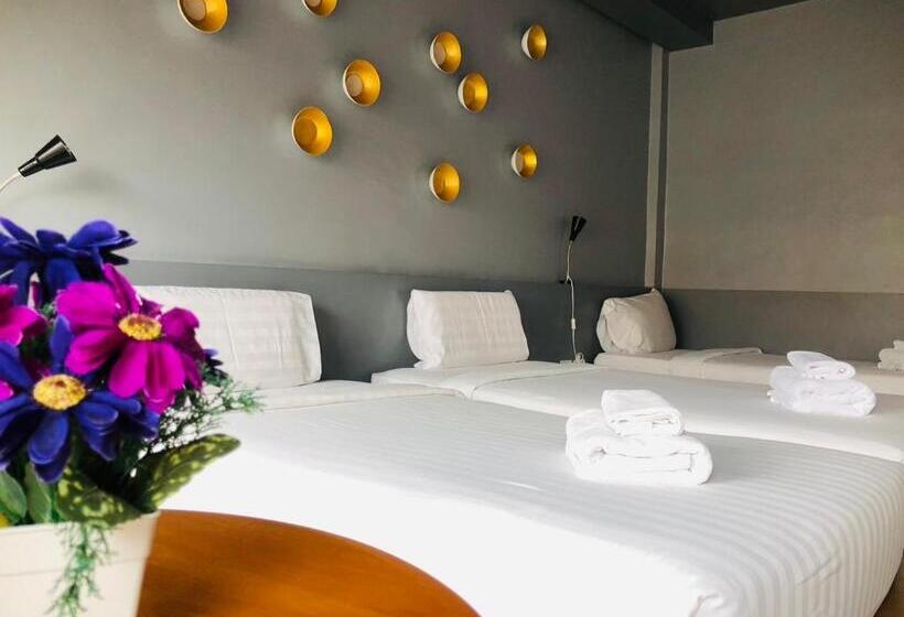 اتاق لوکس سه تخته, The Rubber Hotel Phuket