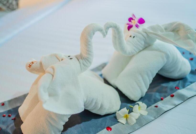 اتاق لوکس سه تخته, The Rubber Hotel Phuket