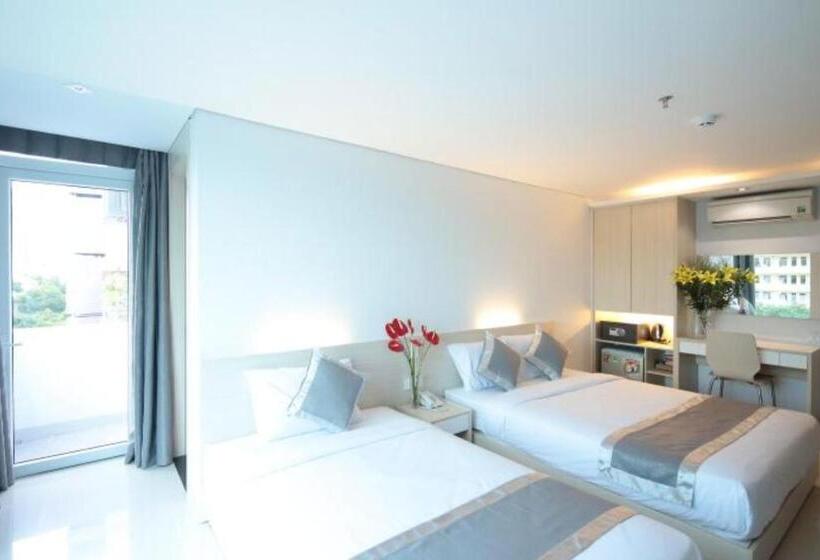 اتاق لوکس سه تخته, Tristar