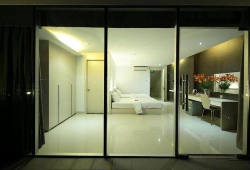 سوییت خانوادگی, Tristar