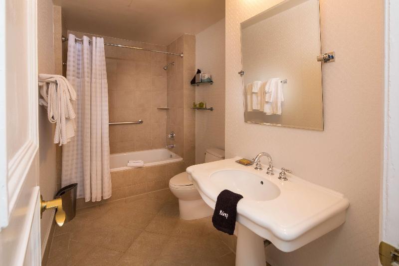 اتاق خانوادگی, Tristar