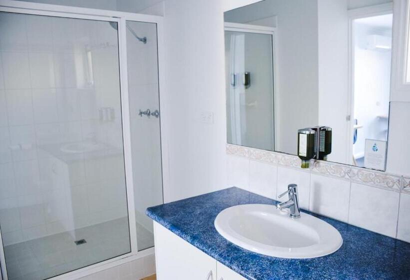 سوئیت 2 خوابه, Eight Spence