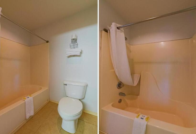 חדר סטנדרט מותאם לאדם עם מוגבלויות, O Eureka Springs  Christ Of Ozark Area