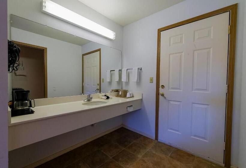 חדר סטנדרט מותאם לאדם עם מוגבלויות, O Eureka Springs  Christ Of Ozark Area