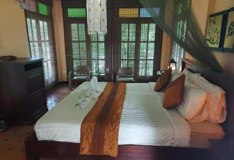 Villa 2 Makuuhuonetta, Baan Chai Thung Resort