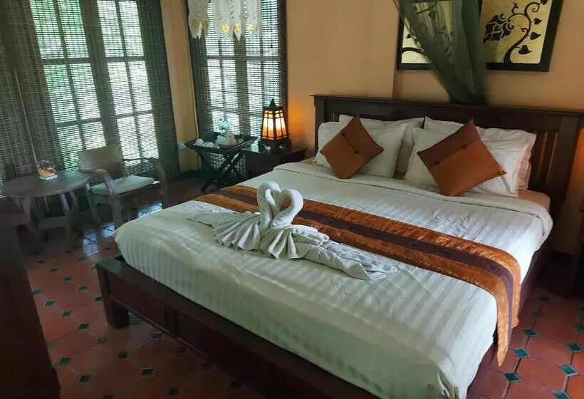 Villa 2 Makuuhuonetta, Baan Chai Thung Resort