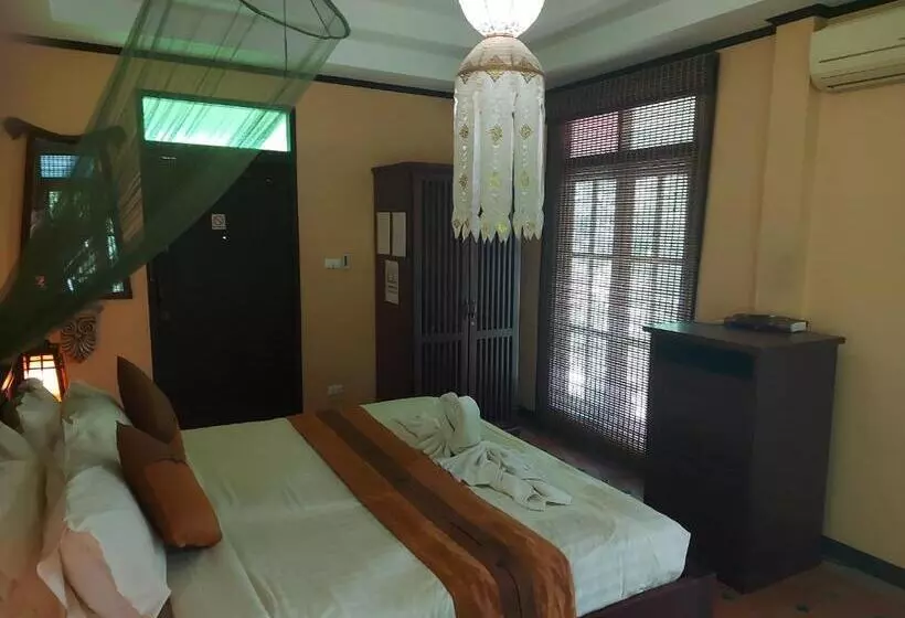 Villa 2 Makuuhuonetta, Baan Chai Thung Resort