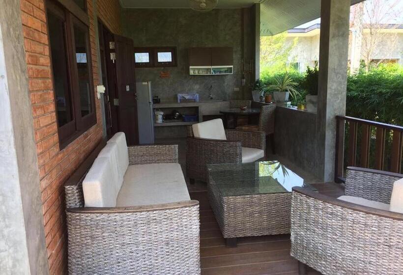 デラックスバンガロー, Baan Chai Thung Resort