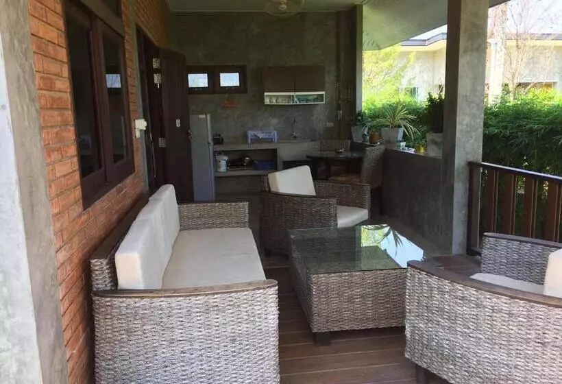 Deluxe-bungalow, Baan Chai Thung Resort