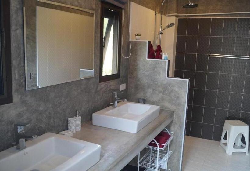 デラックスバンガロー, Baan Chai Thung Resort