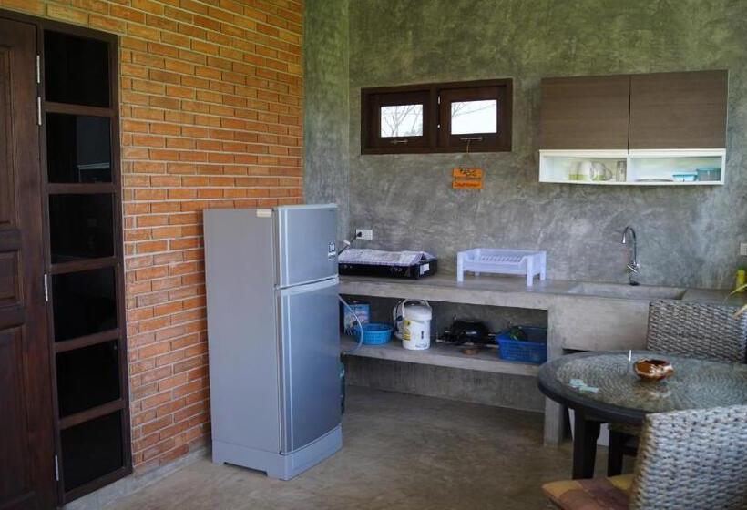 デラックスバンガロー, Baan Chai Thung Resort