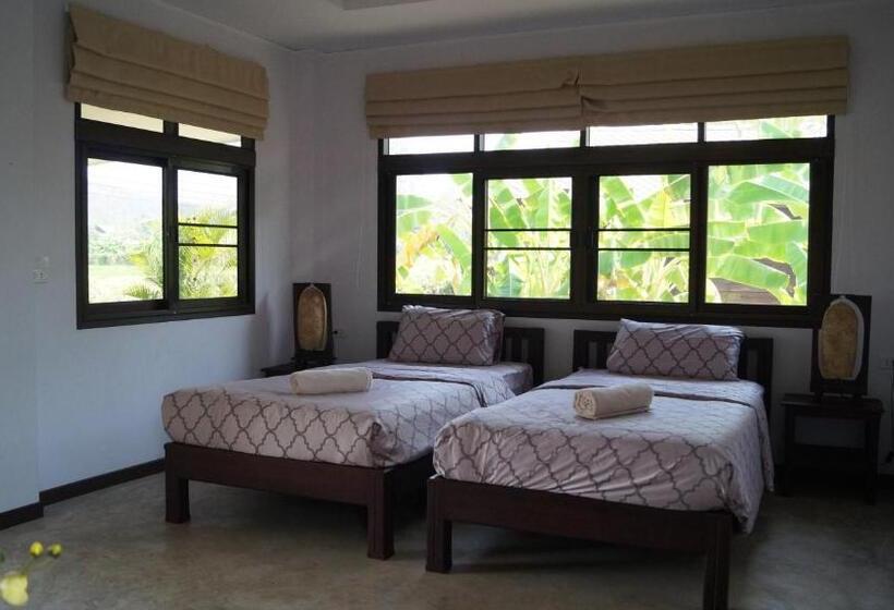 بانگلوی لوکس, Baan Chai Thung Resort