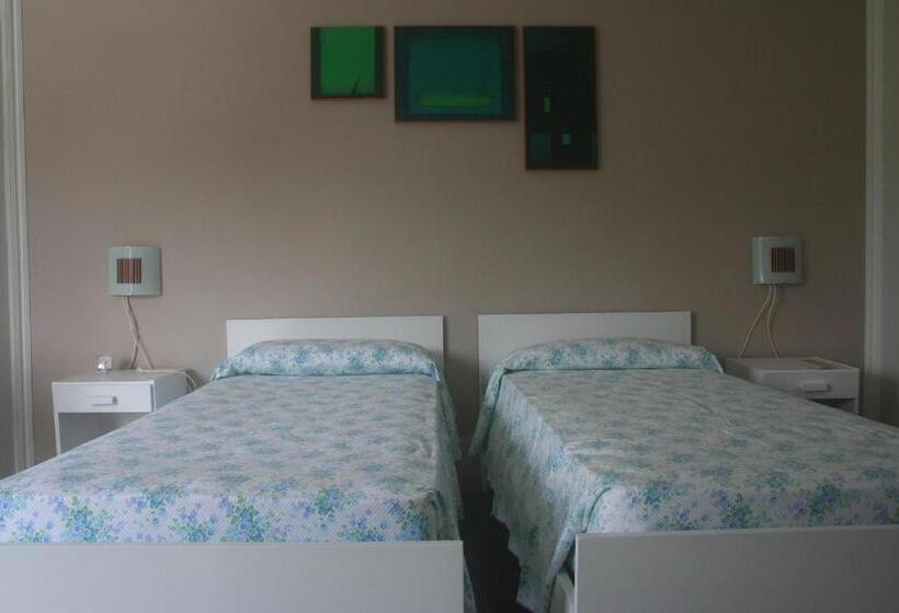 غرفة قياسية, Anna