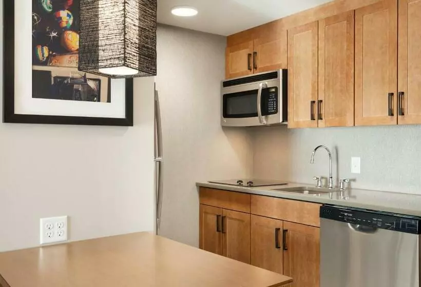 キングサイズベッドのスイートルーム, Homewood Suites By Hilton Syracuse  Carrier Circle