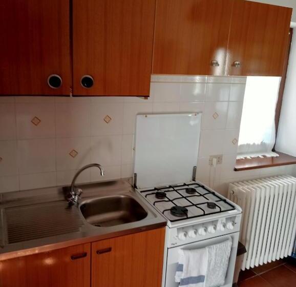 1 Bedroom Apartment Lake View, La Turr De Mezz