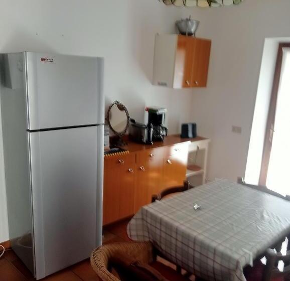 1 Bedroom Apartment Lake View, La Turr De Mezz